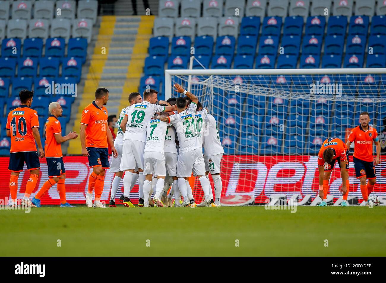 ISTANBUL, TÜRKEI - 15. AUGUST: Cristian Borja aus Alanyaspor feiert sein Tor beim Super Lig-Spiel zwischen Istanbul Basaksehir und Alanyaspor am 15. August 2021 in Istanbul, Türkei (Foto von /Orange Picts) Stockfoto