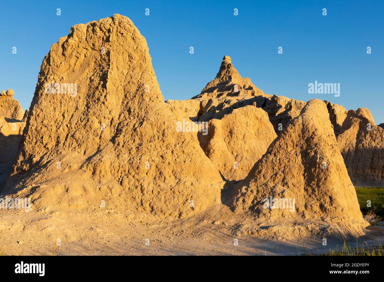 SD00411-00..... SOUTH DAKOTA - erodierte Hintertüre in der Nähe der Tür- und Fensterbeteiligung, Badlands National Park. Stockfoto