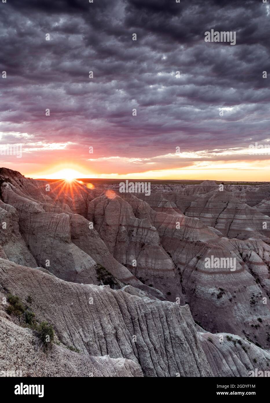 SD00415-00..... SOUTH DAKOTA - Sonnenaufgang vom Big Badlands Overlook, Badlands National Park. Stockfoto