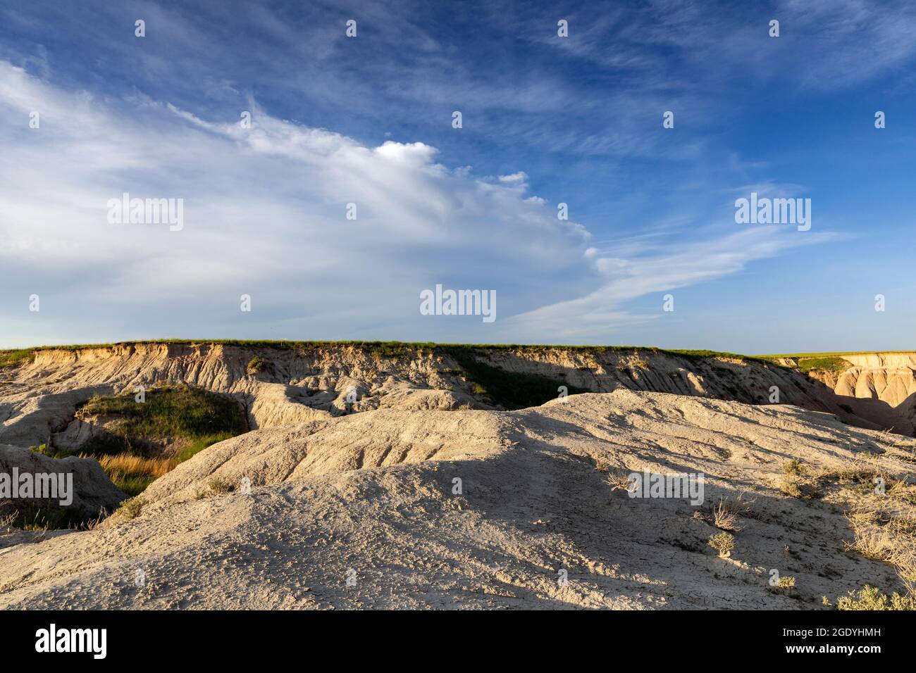 SD004452-00....SOUTH DAKOTA - Wolken im Badlands National Park. Stockfoto