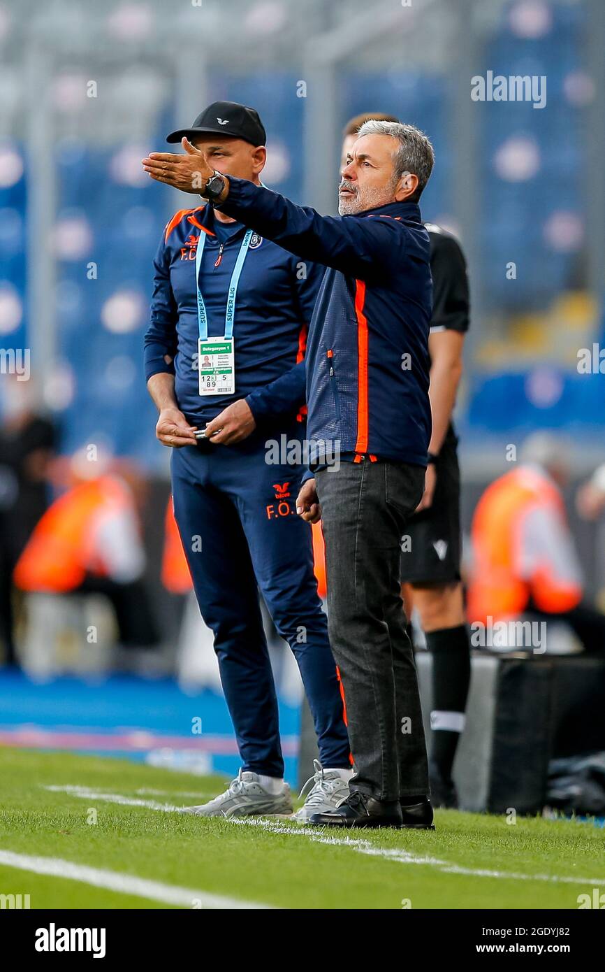 ISTANBUL, TÜRKEI - 15. AUGUST 15: Cheftrainer Aykut Kocaman von Istanbul Basaksehir während des Super Lig Spiels zwischen Istanbul Basaksehir und Alanyaspor in Basaksehir Fatih Terim Stadyumu am 2021. August 2010 in Istanbul, Türkei (Foto von /Orange Picts) Stockfoto