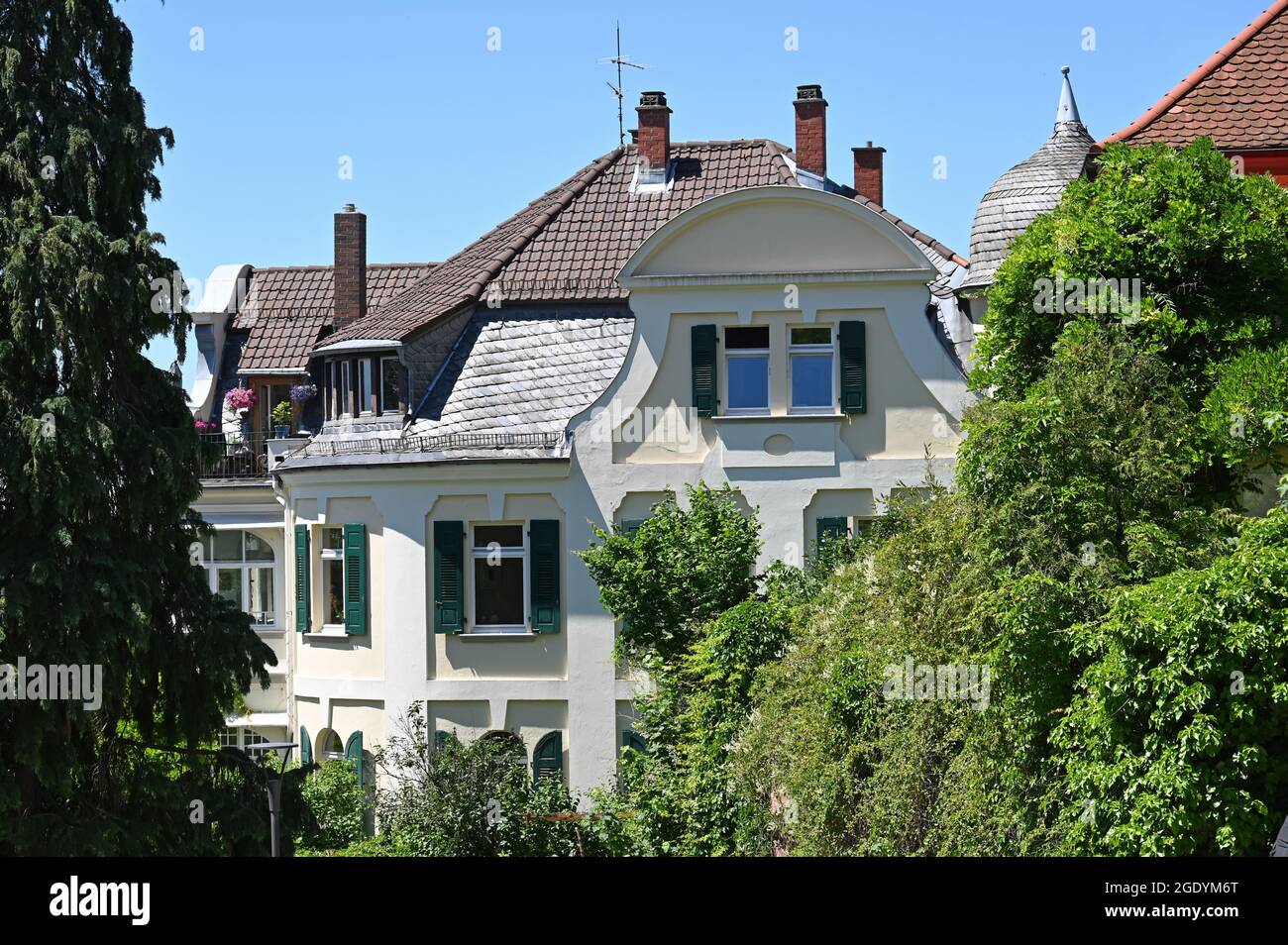 Villen am Neckarufer in Heidelberg Stockfoto