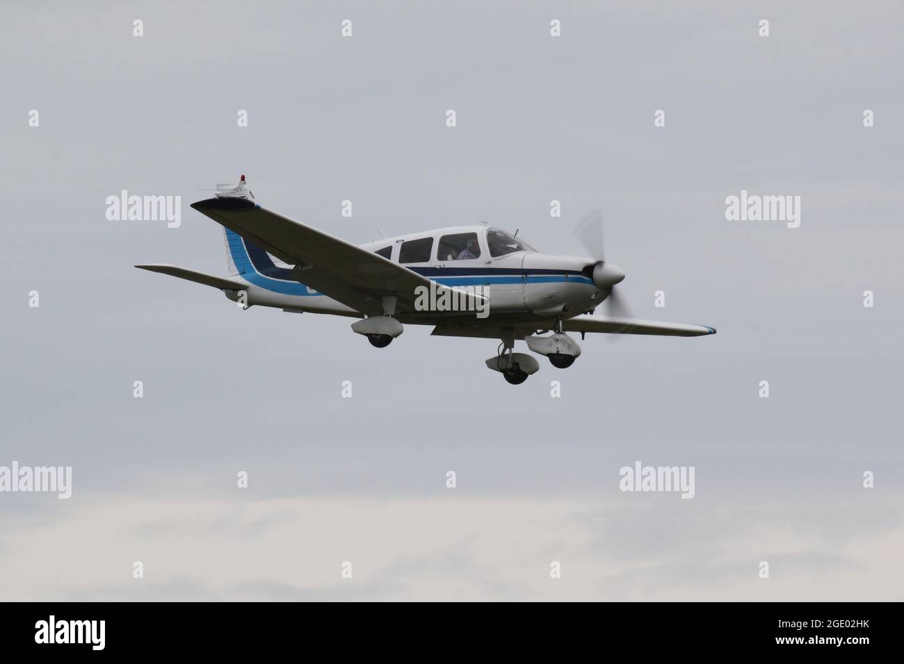 G-BVNS, eine Piper PA-28-181 Archer II Cherokee betrieben von schottischen Airways Flyers am Flughafen Prestwick in Ayrshire. Stockfoto