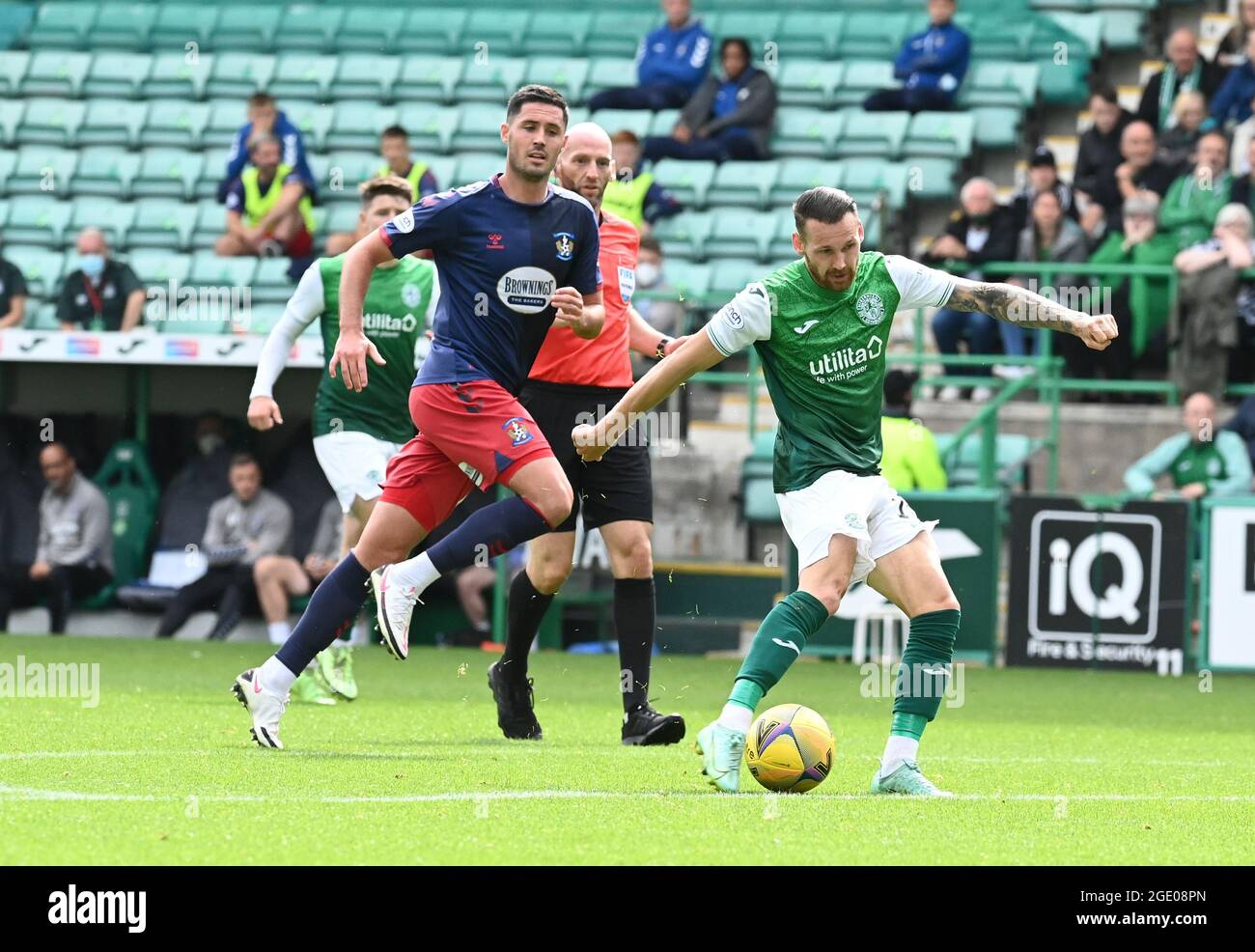 Easter Road Stadium.Edinburgh. Schottland.UK 15. August 21. Hibernian gegen Kilmarnock. Scottish Premier Cup Spiel Martin Boyle (#10) von Hibernian FC gegen Kilmarnock. Kredit: eric mccowat/Alamy Live Nachrichten Stockfoto