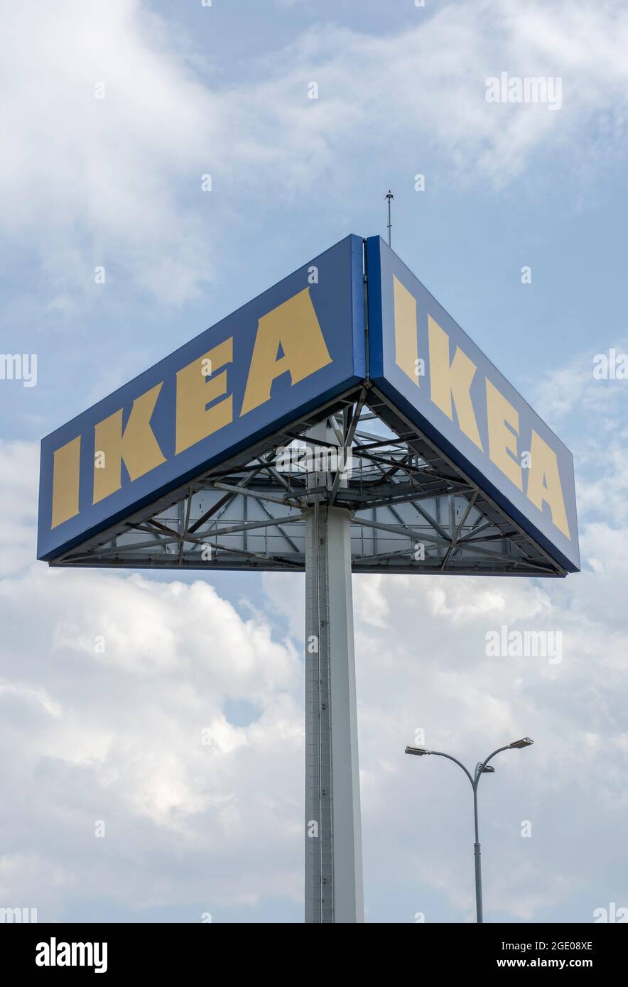 Bratislava, Slowakei - 14. August 2021 : IKEA Möbelgeschäft. IKEA ist seit 2008 der größte Möbelhändler der Welt und entwirft und Stockfoto