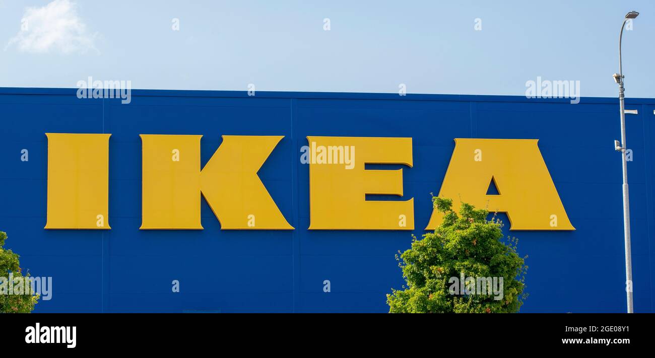 Bratislava, Slowakei - 14. August 2021 : IKEA Möbelgeschäft. IKEA ist seit 2008 der größte Möbelhändler der Welt und entwirft und Stockfoto