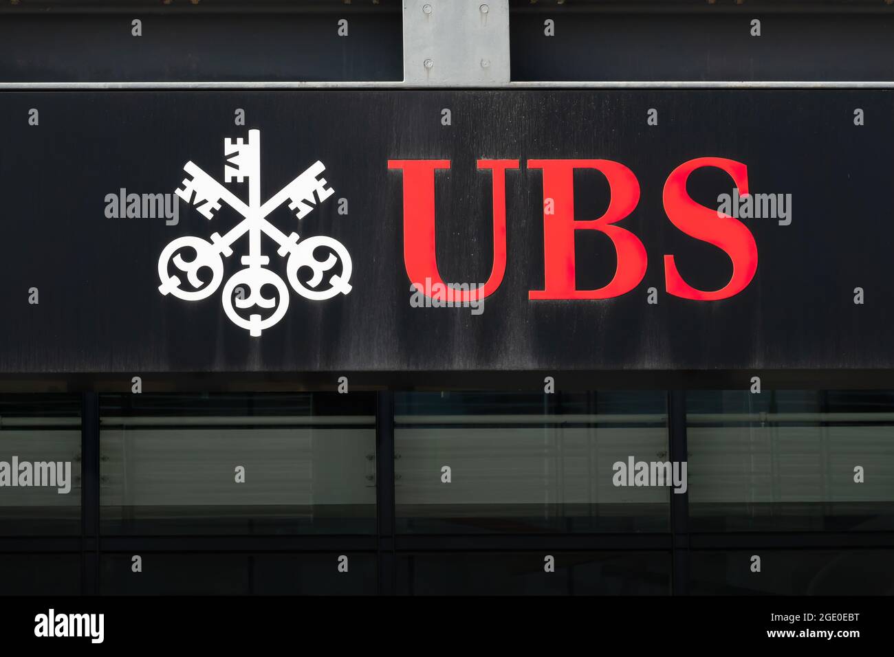 ALTSTETTEN, SCHWEIZ - 20. FEBRUAR 2020: Union Bank of Switzerland - UBS - multinationale Investmentbank in Zürich-Altstetten. Stockfoto