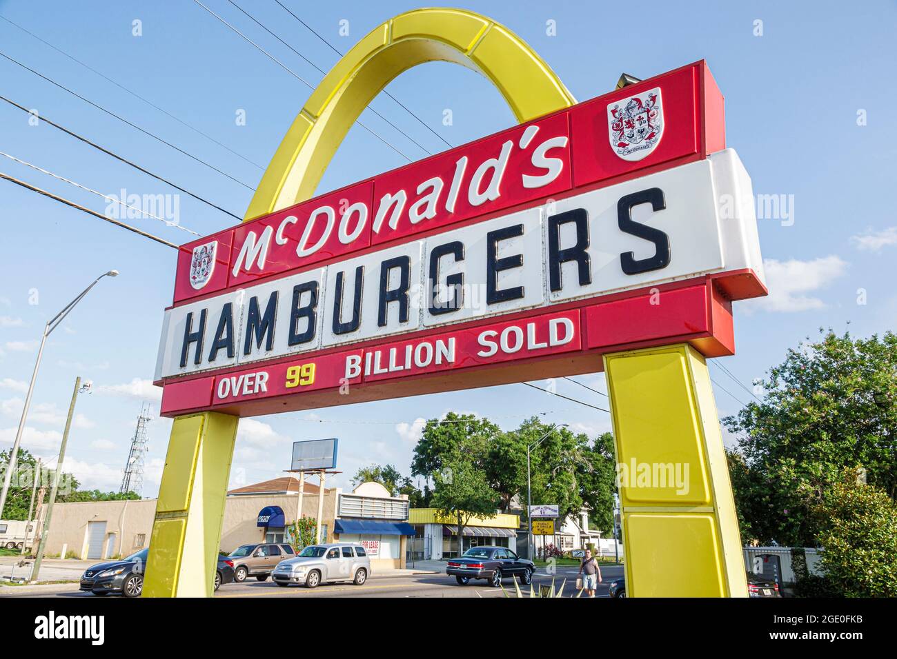Winter Haven Florida, McDonald's Hamburger, Wappen, Familienwappen, Restaurant Restaurants Essen Essen Café Cafés, Design, außen, einzelner goldener Bogen, Stockfoto