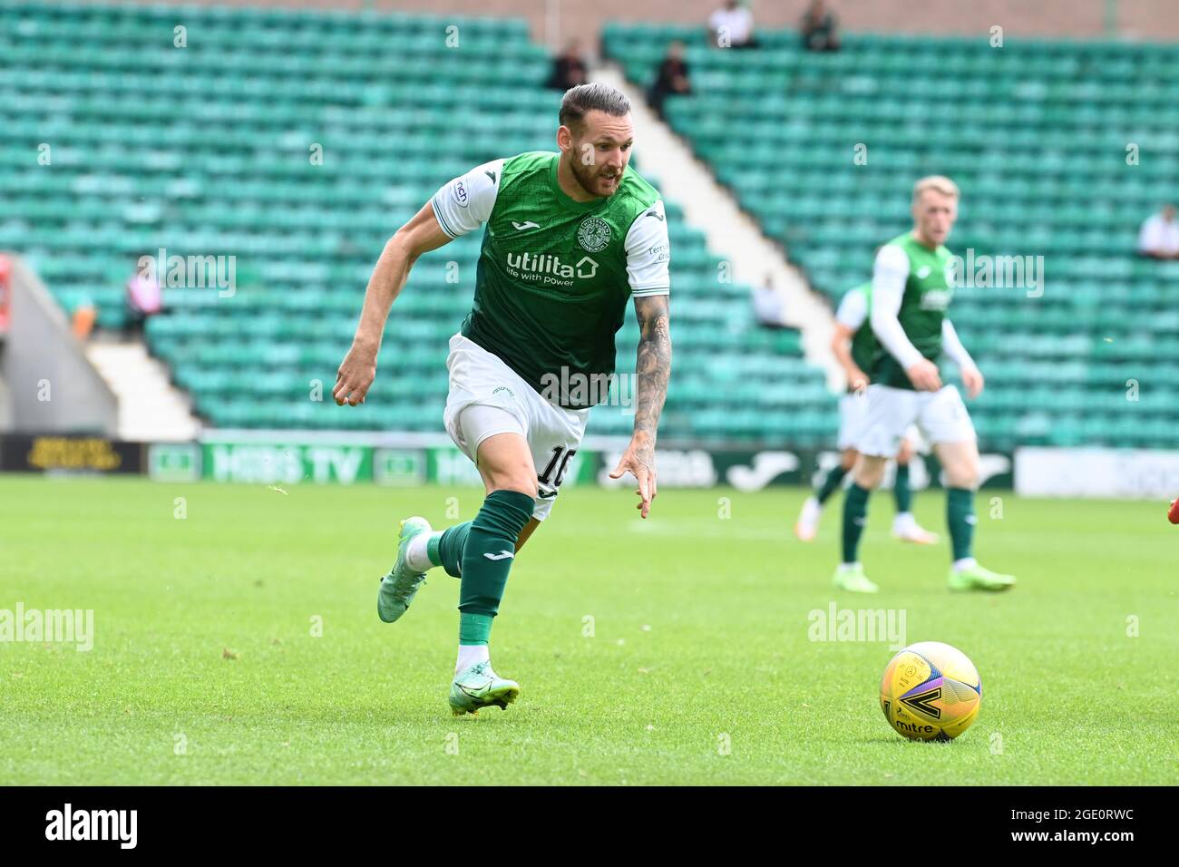 Easter Road Stadium.Edinburgh. Schottland.UK 15. August 21. Hibernian gegen Kilmarnock. Scottish Premier Cup Spiel Martin Boyle (#10) von Hibernian FC gegen Kilmarnock Kredit: eric mcowat/Alamy Live News Stockfoto