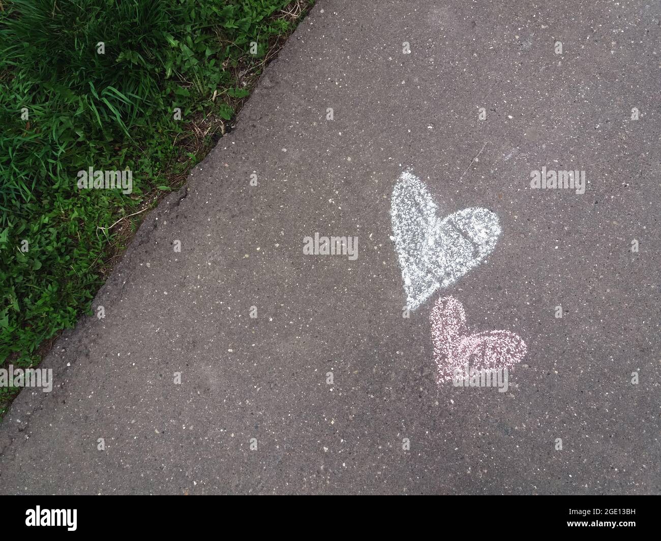 Kreide Herz Zeichnung Auf Der Strasse Stockfotos Und Bilder Kaufen Alamy Kreide Herz Zeichnung Auf Der Strasse Stockfotos Und Bilder Kaufen Alamy