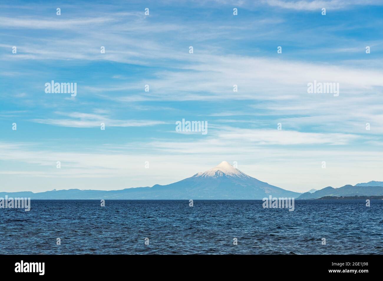 Vulkan Osorno am See Llanquihue, Puerto Varas, Chile. Stockfoto