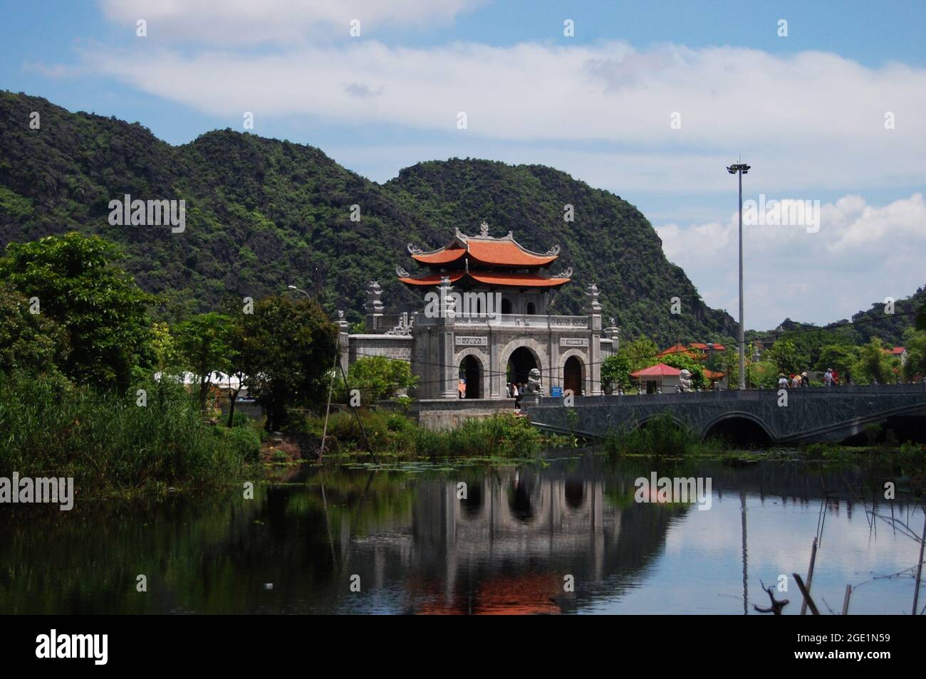 König Kaiser Dinh Tien Hoang Tempel und Nhat Tru Pagode von Hoa Lu alte Hauptstadt für vietnamesen und foriegn Reisende reisen besuchen Respect pra Stockfoto