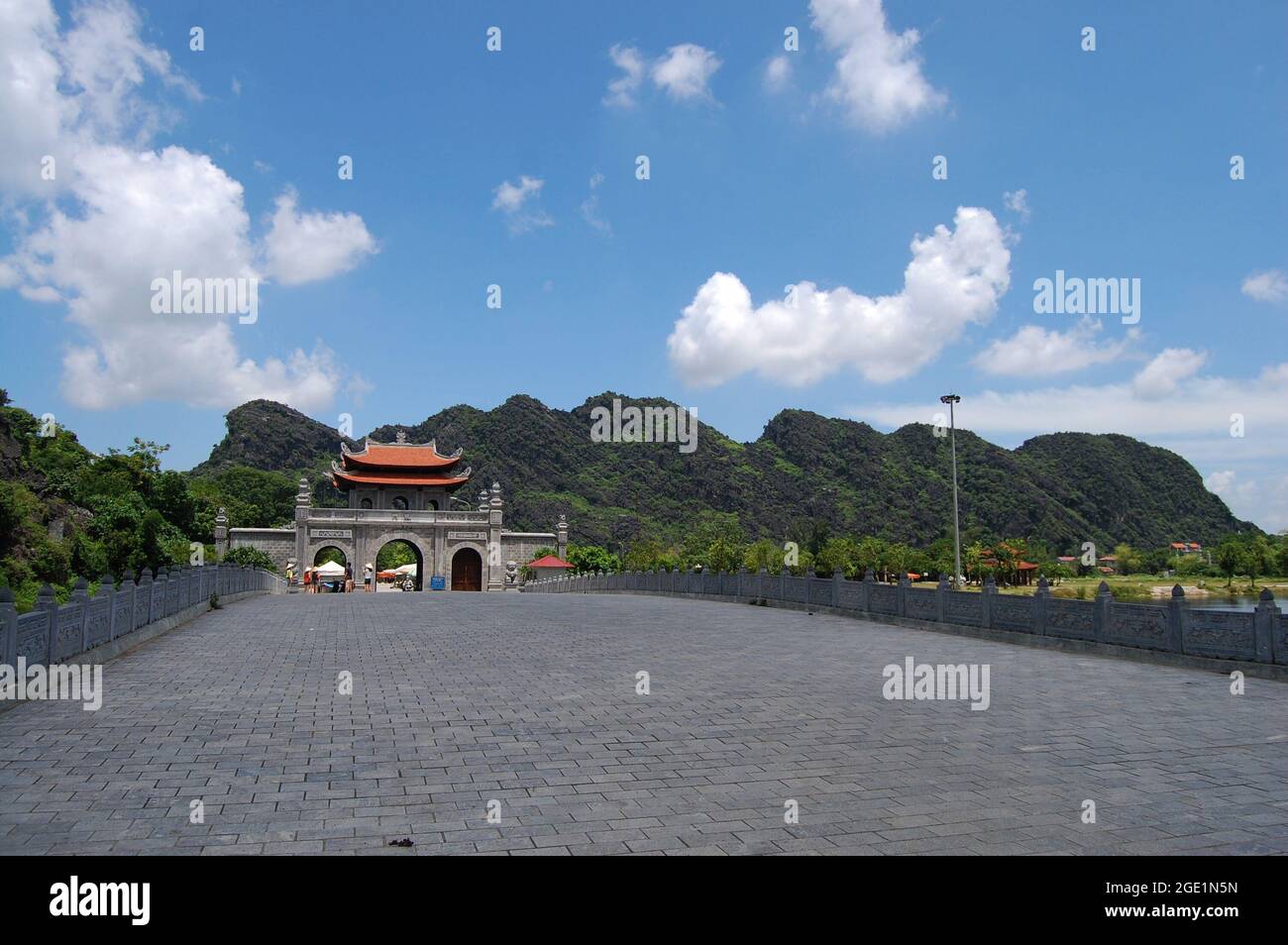 König Kaiser Dinh Tien Hoang Tempel und Nhat Tru Pagode von Hoa Lu alte Hauptstadt für vietnamesen und foriegn Reisende reisen besuchen Respect pra Stockfoto