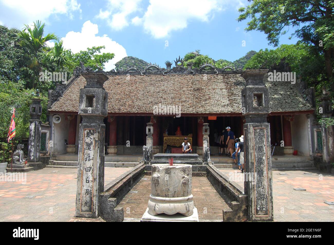 König Kaiser Dinh Tien Hoang Tempel und Nhat Tru Pagode von Hoa Lu alte Hauptstadt für vietnamesische Menschen reisen besuchen Respekt beten in Truong Yen villag Stockfoto