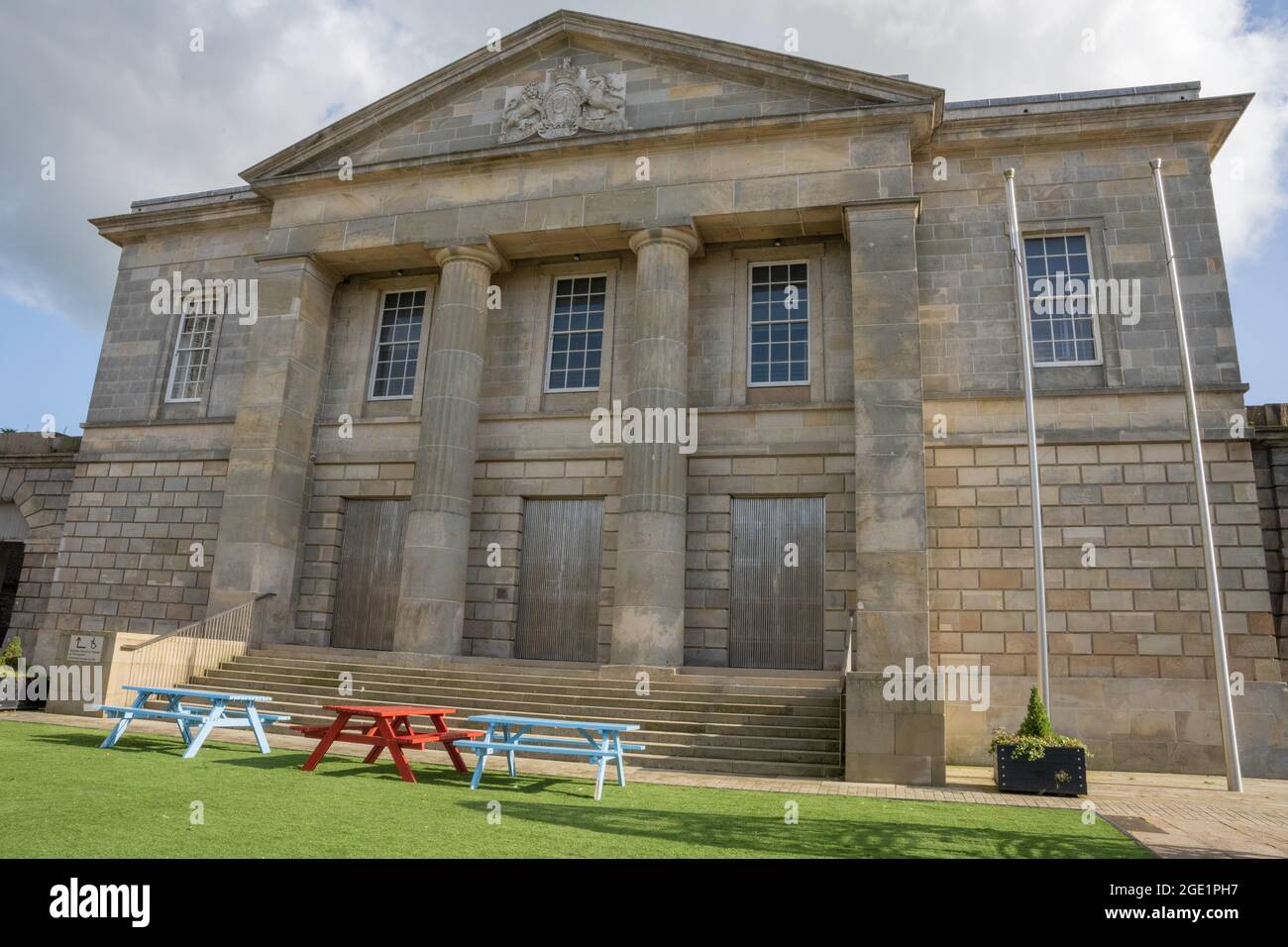 Monaghan, County Monaghan, Irland, 11. August 2021, Monaghan Courthouse & Signage Stockfoto