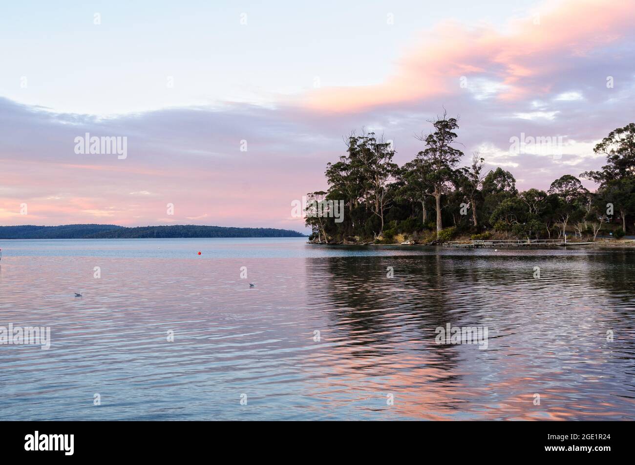 Dämmerung über Georges Bay - St. Helens, Tasmanien, Australien Stockfoto