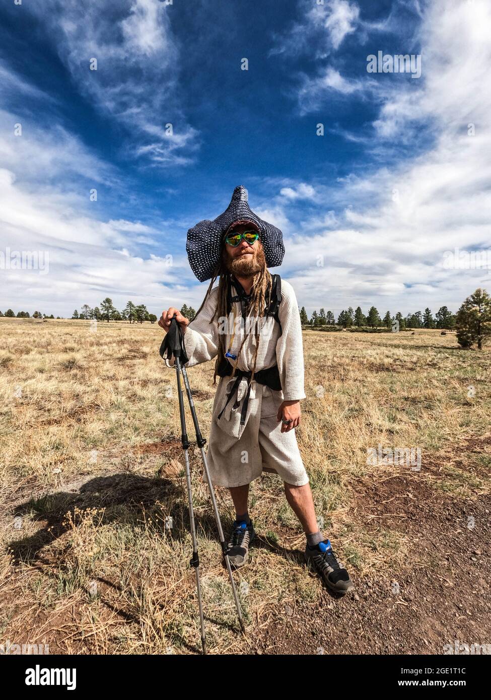 Durch Wanderer in einem Bademantel auf dem Arizona Trail, Flagstaff, Arizona, USA Stockfoto