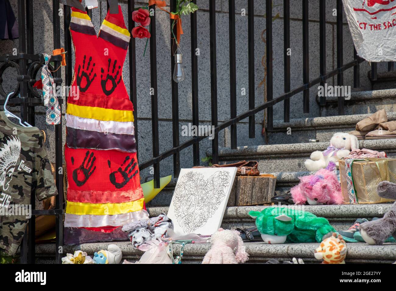 Vancouver, Kanada - 14,2021. August: Denkmal für indigene Kinder, das im Mai in der Nähe der Stadt Kamloops gefunden wurde. Stockfoto