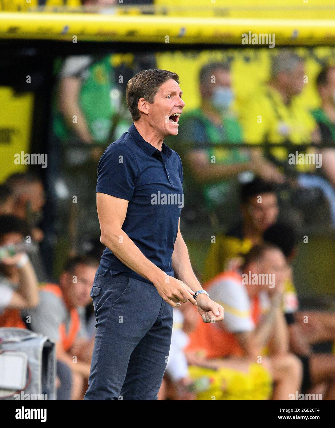 Dortmund, Deutschland. 15. August 2021. Trainer Oliver GLASNER (F) schreit, Fußball 1. Bundesliga, 1. Spieltag, Borussia Dortmund (DO) - Eintracht Frankfurt (F) 5: 2, am 08/14/2021 in Dortmund. Die DFL-Bestimmungen von #verbieten die Verwendung von Fotos als Bildsequenzen und/oder quasi-Video # Â Credit: dpa/Alamy Live News Stockfoto