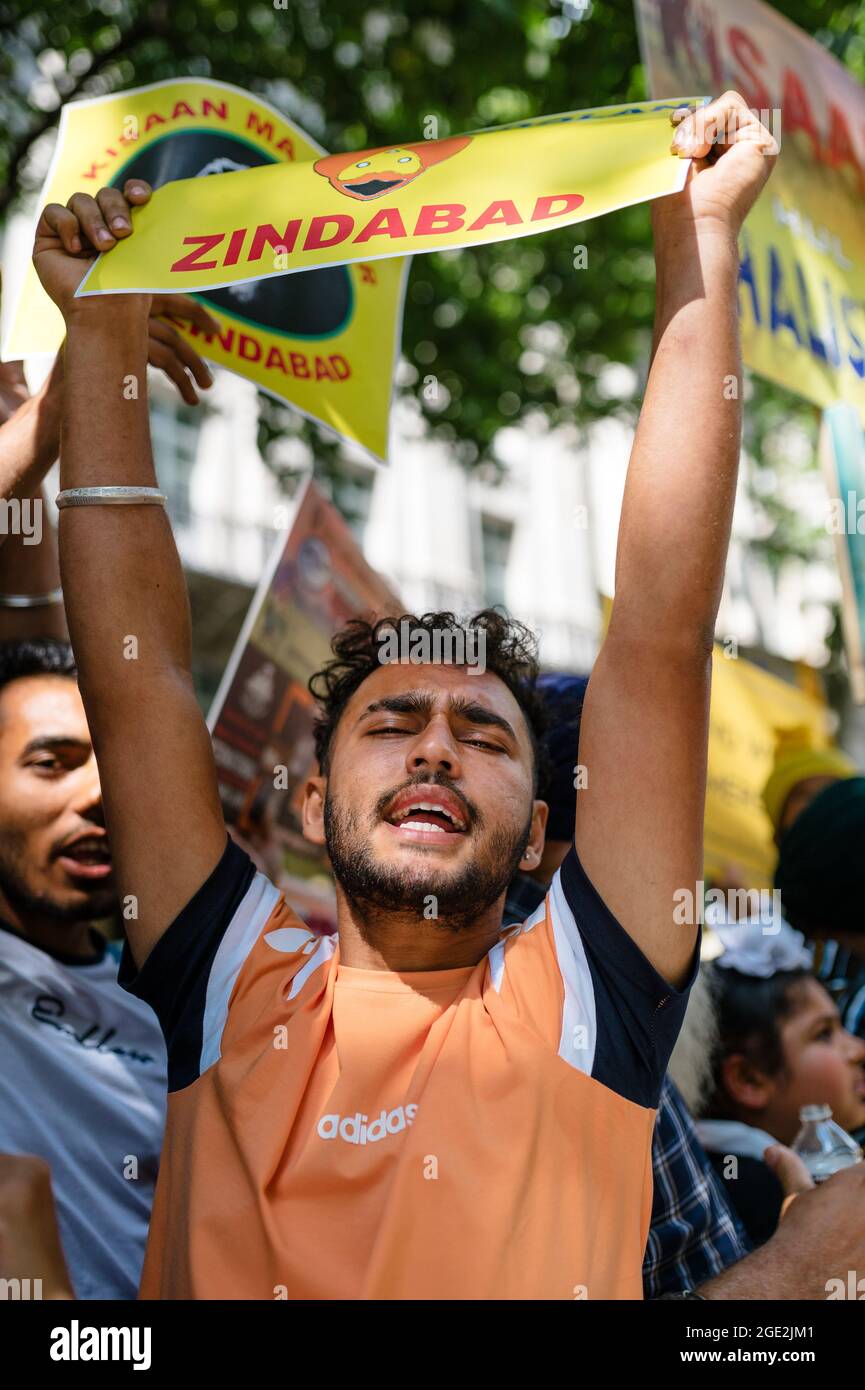 London, Großbritannien. 15. August 2021. Indische Bauern protestieren vor der Hohen Kommission Indiens aus Solidarität mit Bauern aus Punjab und ganz Indien. Stockfoto