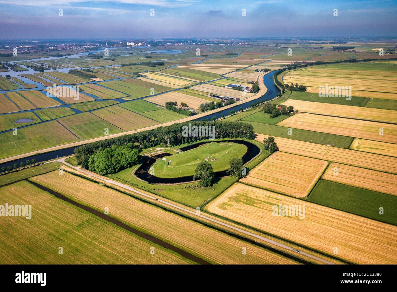 Niederlande, Zuidoostbeemster. Fort aan de Jisperweg. Amsterdam Defence Line, UNESCO-Weltkulturerbe. Antenne. Naturschutzgebiet. Stockfoto