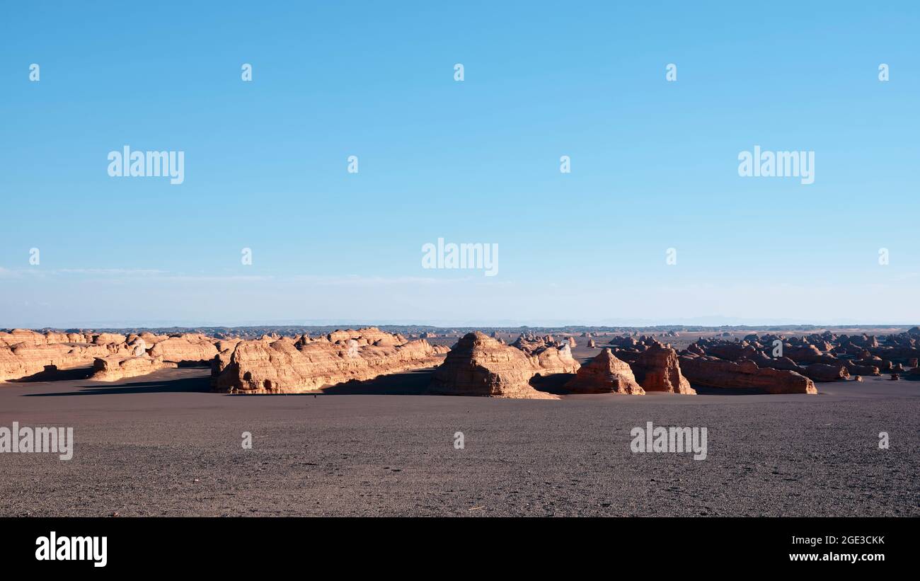 Landschaft von Yardang-Landformen im nationalen geologischen Park in der Nähe von dunhuang, provinz gansu, china Stockfoto