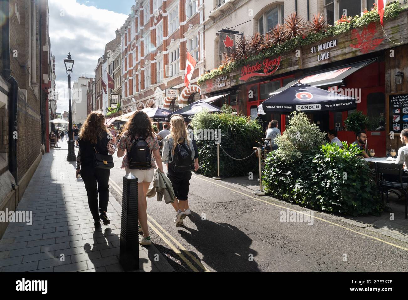 Restaurants an der Maiden Lane, Sitzgelegenheiten im Freien Stockfoto