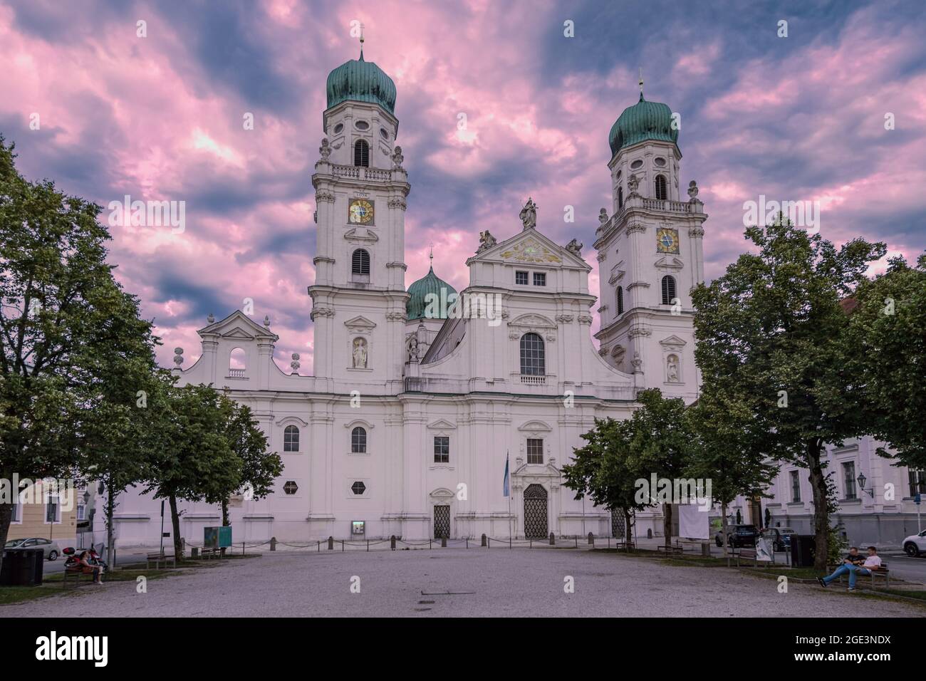 Stephansdom in Passau im Abendlicht Stockfoto