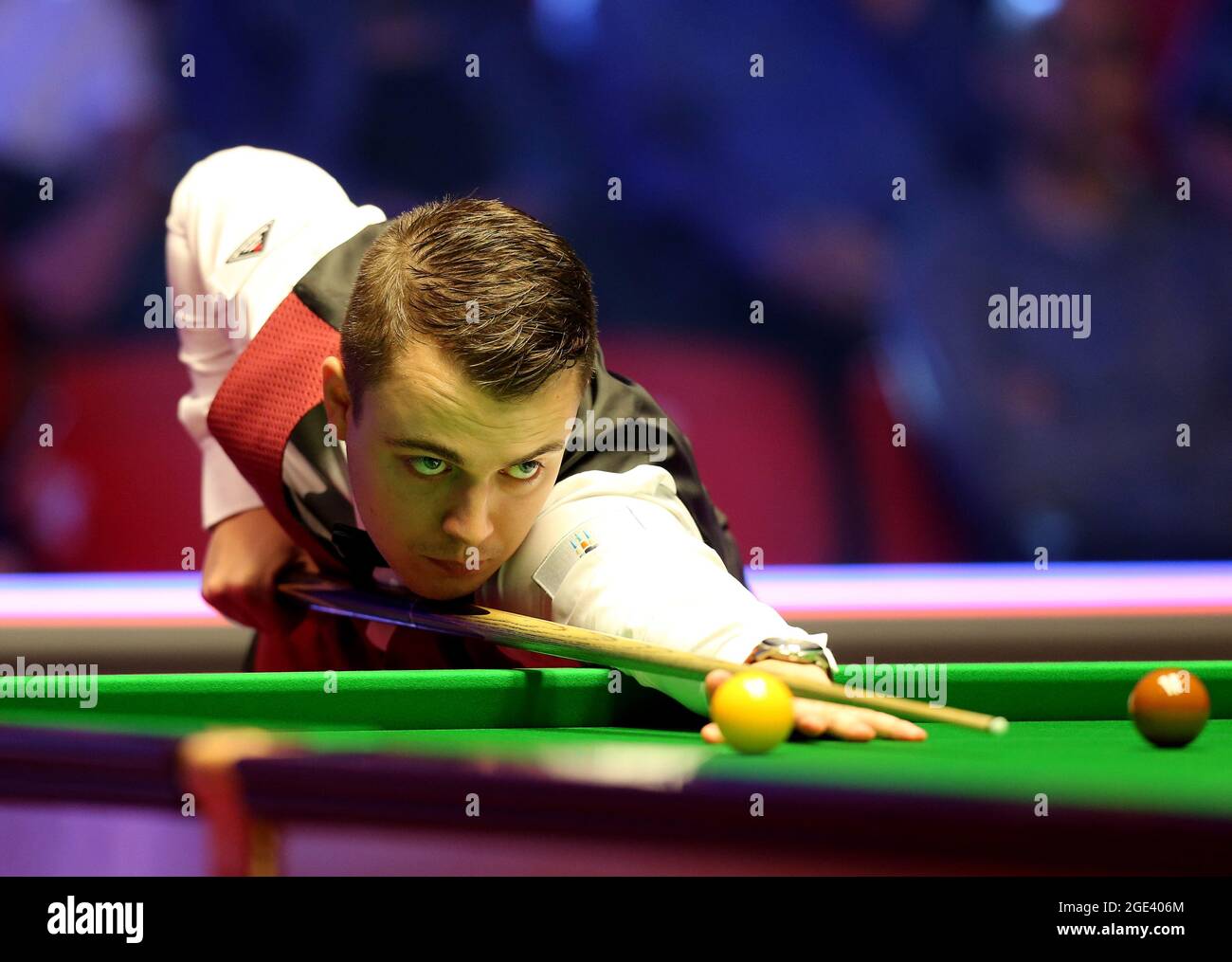 Leicester, Großbritannien. 16. August 2021; Morningside Arena, Leicester, England; British Open Snooker Championship; Alexander Ursenbacher in Aktion, in seinem Spiel mit John Higgins Credit: Action Plus Sports Images/Alamy Live News Stockfoto