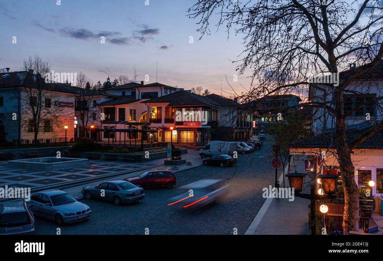 Elena Stadt in der Dämmerung, V. Tarnovo Gebiet, traditionelle bulgarische Architektur, Balkan, Bulgarien, Osteuropa Stockfoto