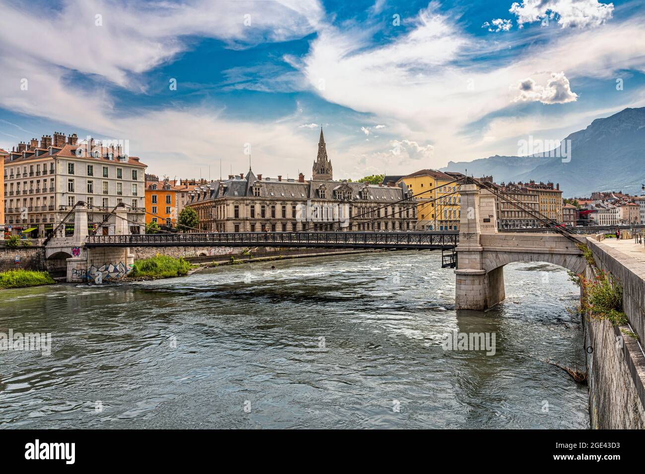 Die San Lorenzo-Brücke, auch als Hängebrücke bekannt, war bis 1671 die einzige Zufahrtsstraße ins Zentrum von Grenoble. Frankreich Stockfoto