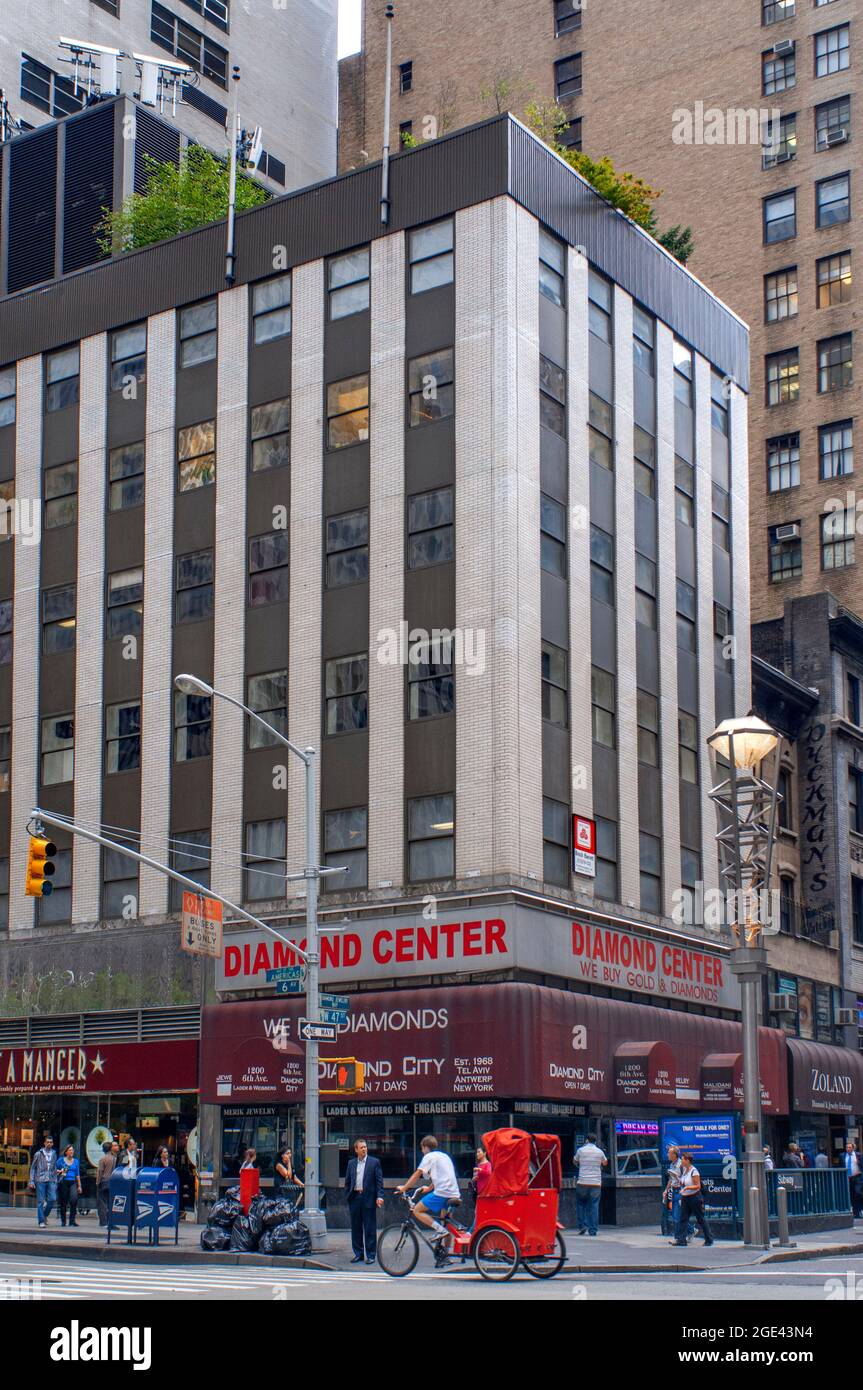NEW YORK, Diamond Center Row zwischen Fifth Avenue und 47th Avenue Sisth. Diese Straße, auch Diamantenviertel genannt, wurde in den 30er Jahren geboren, als Juden aus der Stadt stammten Stockfoto