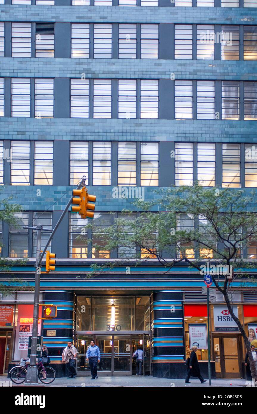 Group Health Insurance Building. Erbaut im Jahr 1931, entworfen von Raymond Hood, war das einzige New York. 330 West 42nd Street (auch das McGraw-Hill Building Stockfoto
