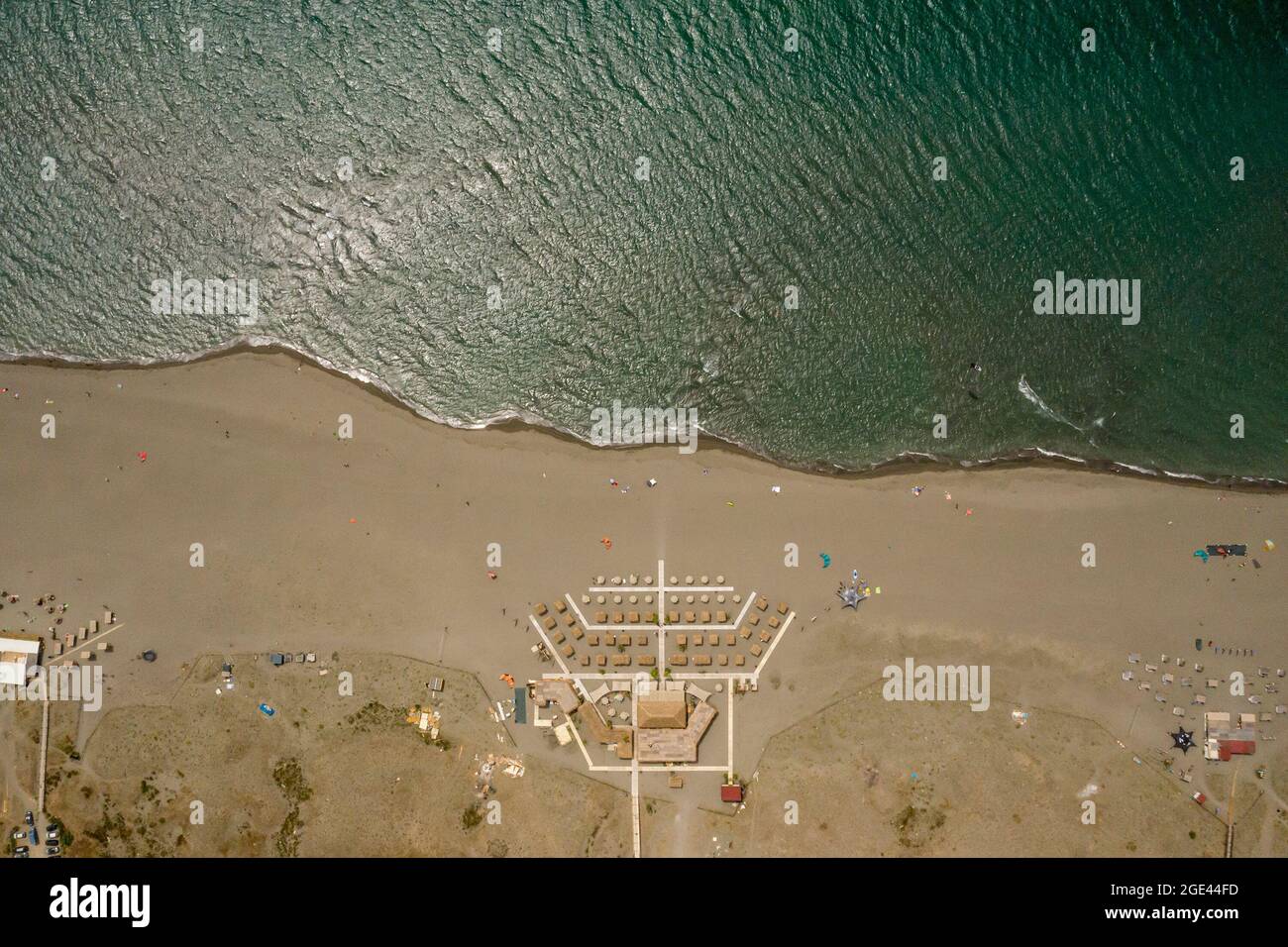 Luftaufnahme am Strand auf der Insel Ada Bojana in Montenegro Stockfoto
