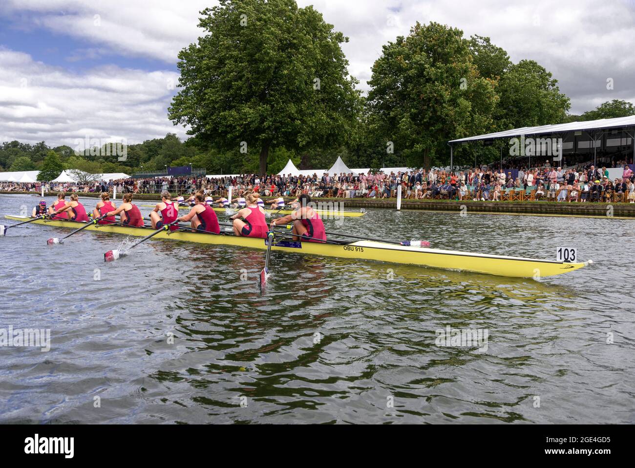 Die Frauen der Oxford Brookes University schlagen im Finale des Island Challenge Cup bei der Henley Royal Regatta das A-Team der University of London Stockfoto