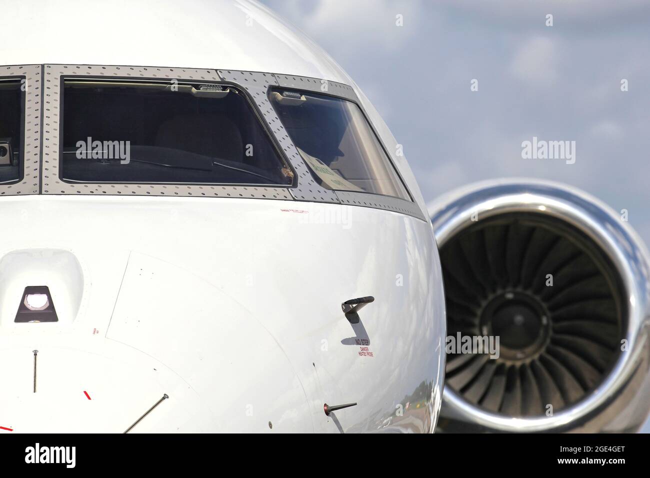 Vorderansicht eines Business Jets Stockfoto