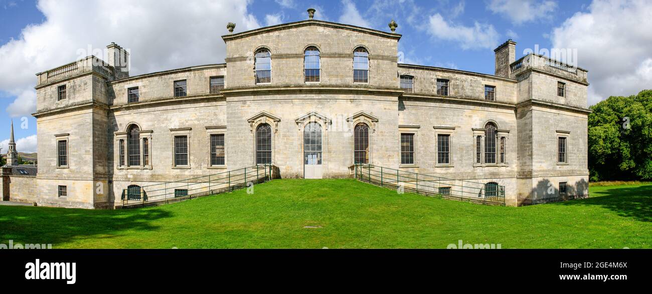 Die restaurierten Ruinen des Penicuik House wurden ursprünglich 1761 erbaut, aber 1899 in Midlothian, Schottland, durch Feuer entkuttet Stockfoto