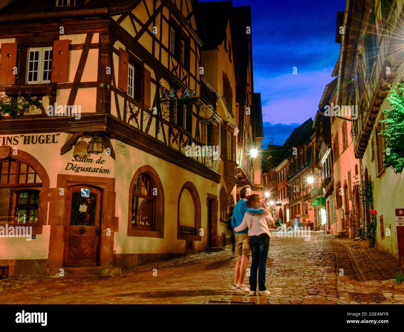 Romantische Stadt Riquewihr Mit Stadtmauern Im Elsass Stockfoto