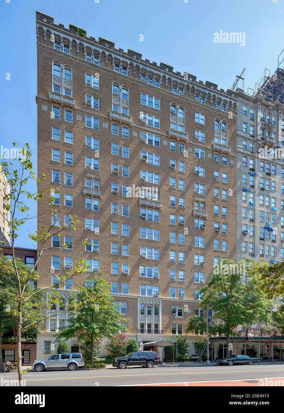 25 West 81st Street, errichtet 1908, wurde von Gronenberg & Leuchtag im neoromanischen Stil entworfen. Stockfoto