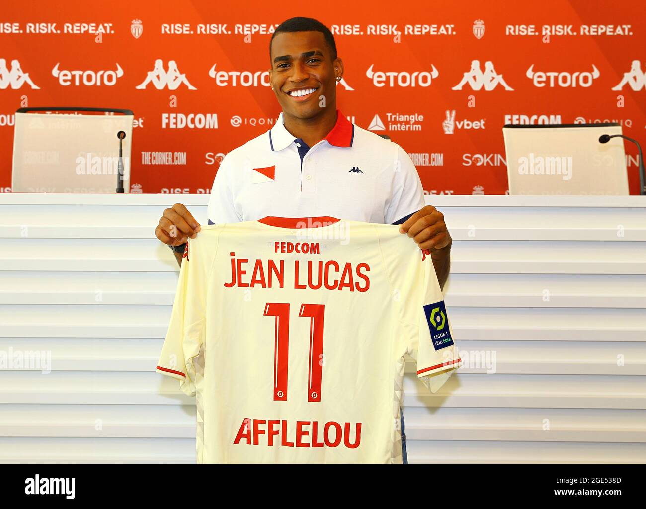 La Turbie, Frankreich. August 2021. La Turbie, Frankreich - 16. August 2021: PRÄSENTATION DES Spielers in Monaco für die Saison 2021-22 mit dem brasilianischen Mittelfeldspieler Jean Lucas Oliveira. Mandoga Media Credit: dpa/Alamy Live News Stockfoto