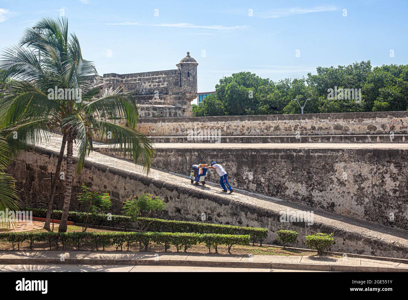 Zufahrtsrampe nach Baluarte San Lucas, Cartagena de Indias, Kolumbien. Stockfoto