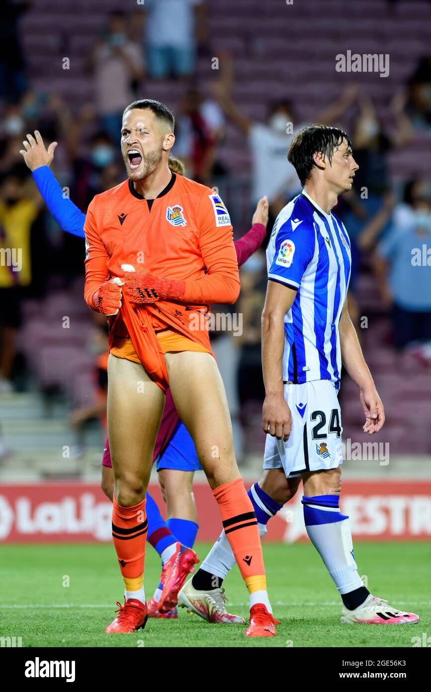 BARCELONA - 15. AUG: Der Torwart Alex Remiro spielt beim La Liga Spiel zwischen dem FC Barcelona und Real Sociedad de Futbol im Camp Nou Stadium auf Stockfoto