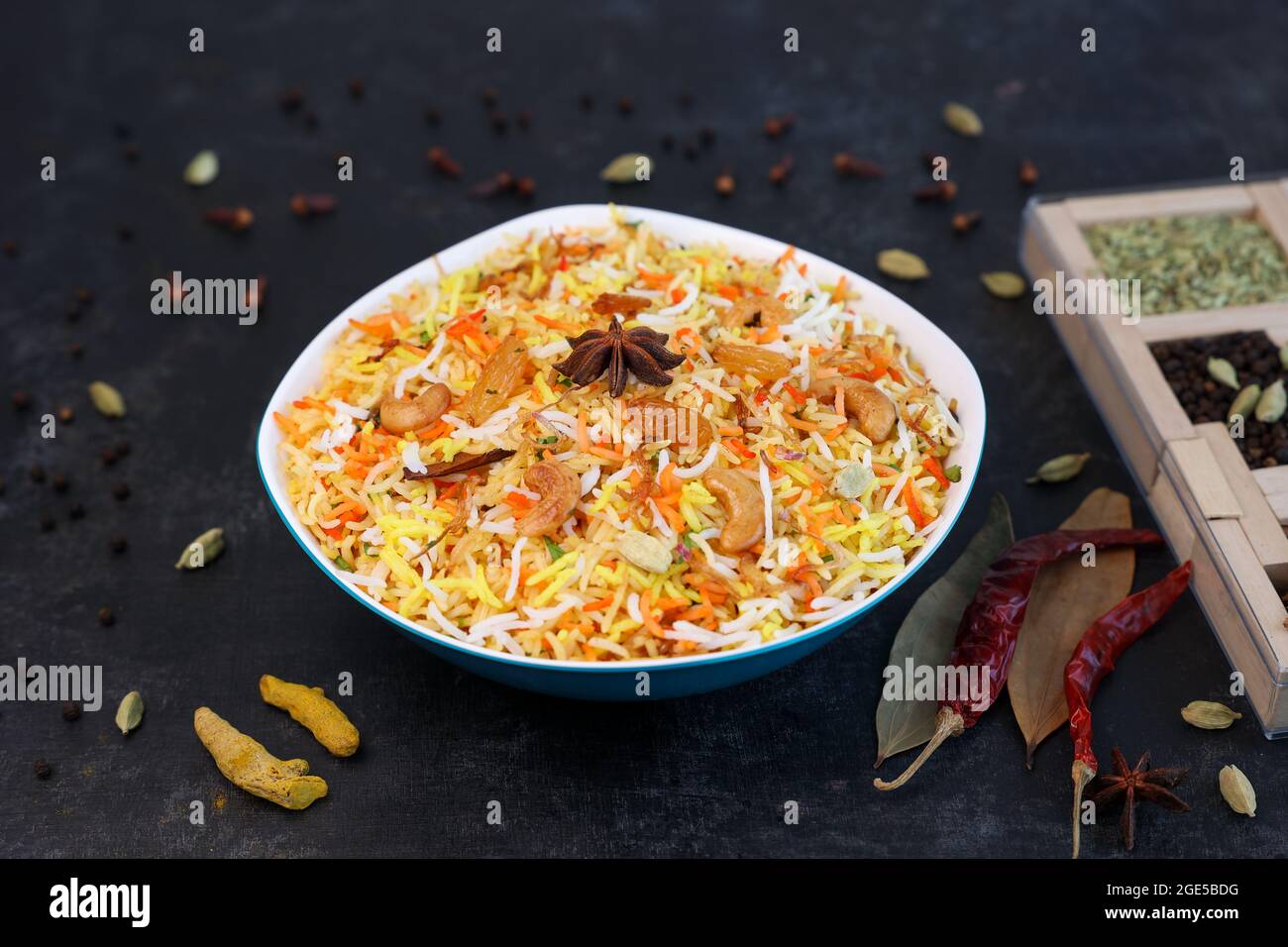 Vegetable biryani biriyani , Hyderabadi Shahi Pulao und raita Pilaf