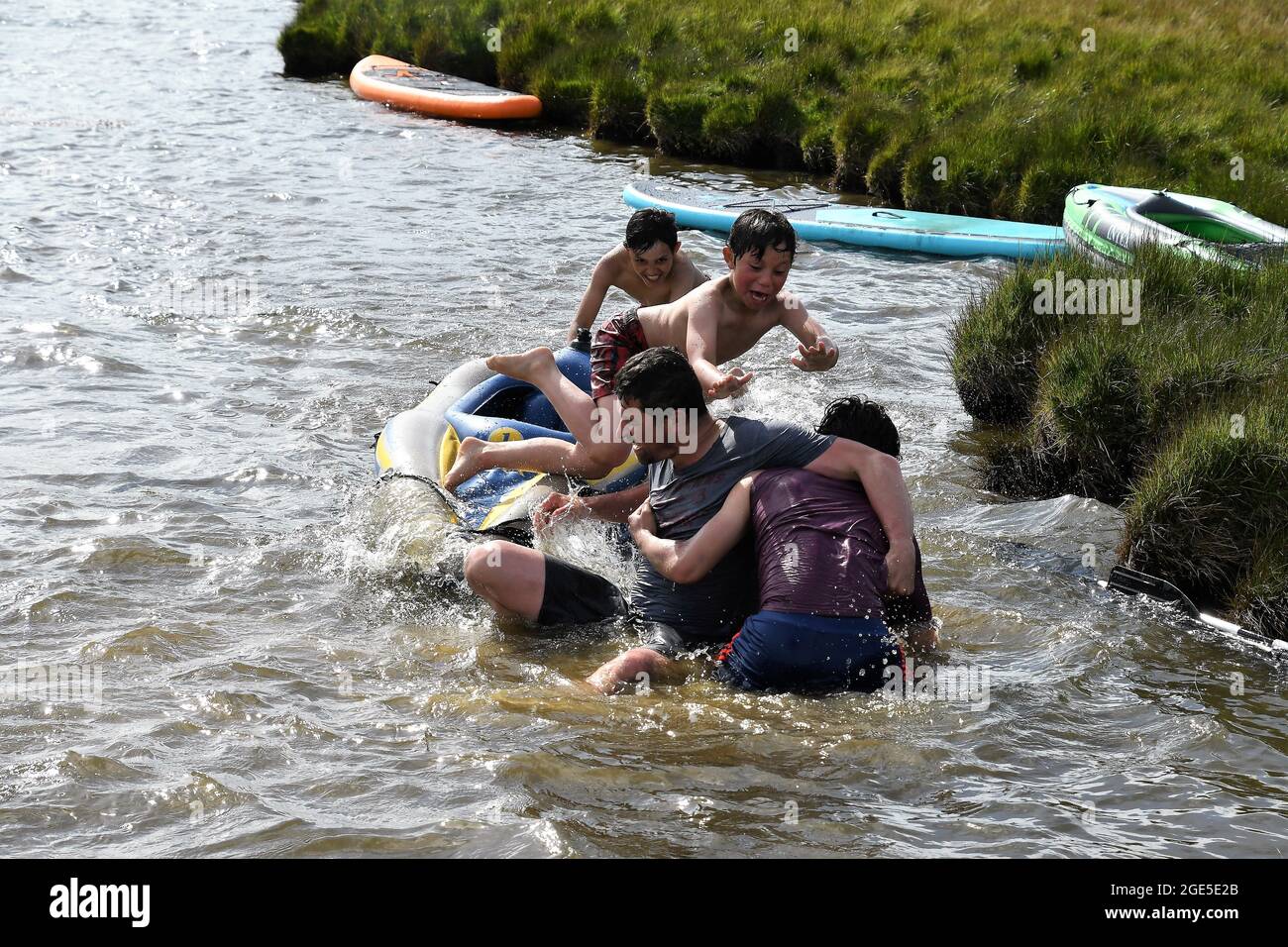 Familienspaß im Wasser Stockfoto