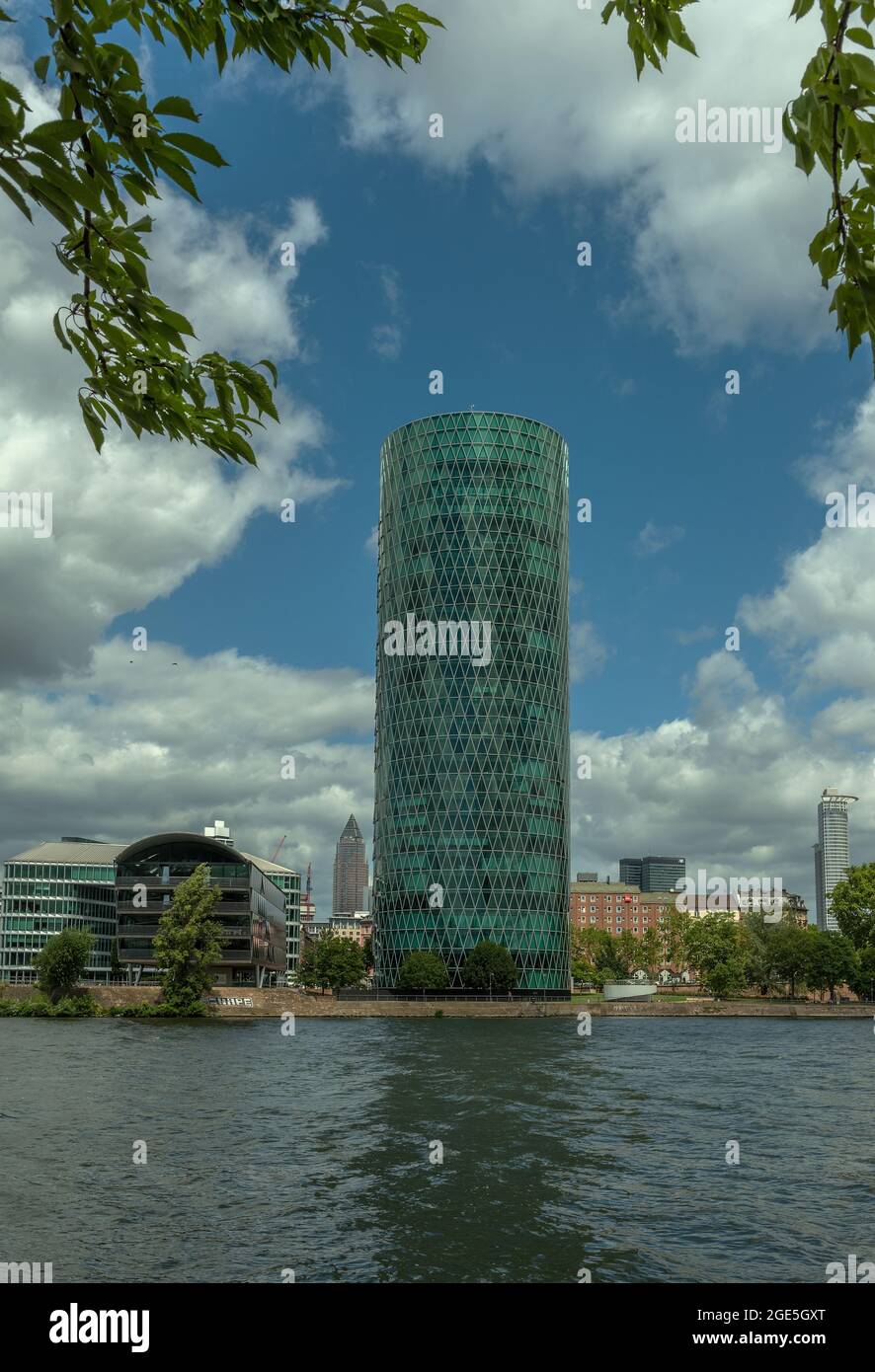 Westhafen Tower und Privatwohnungen in Frankfurt, Deutschland Stockfoto
