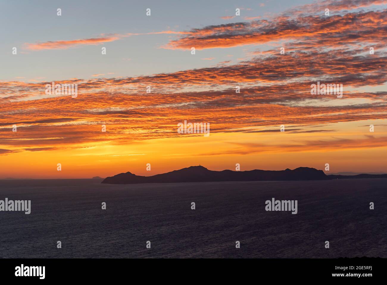 Sonnenuntergang über dem Meer, Kos Insel im Meer, Nisyros, Dodekanes, Griechenland Stockfoto