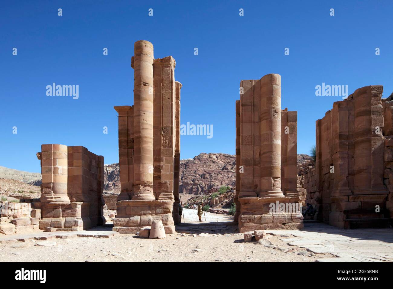 Thementor zum Heiligen Bezirk, Petra, antike Hauptstadt der Nabatäer, UNESCO-Weltkulturerbe, Königreich Jordanien Stockfoto