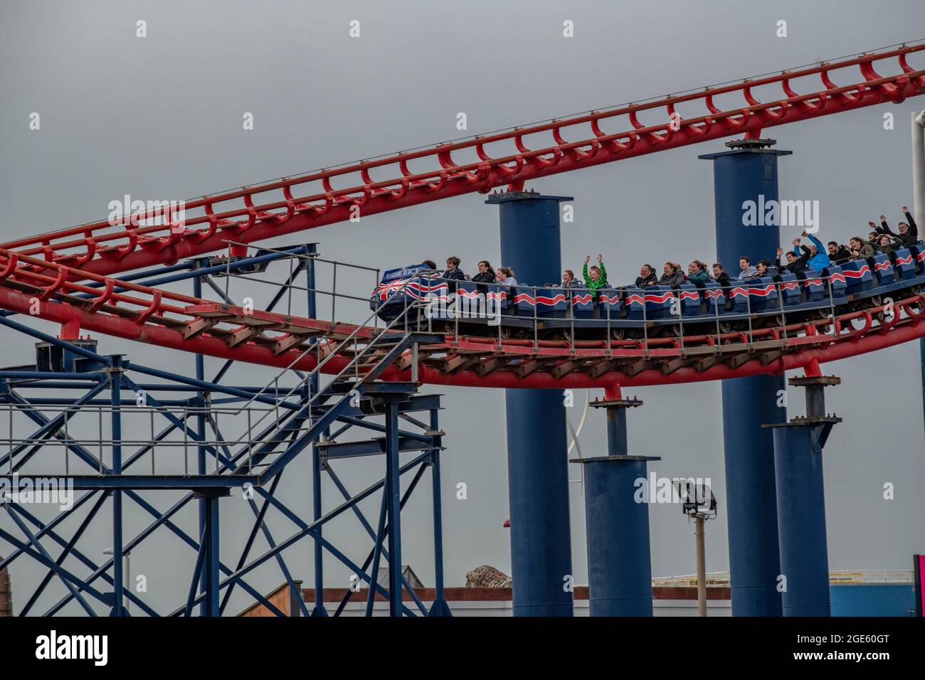 Blackpool Pleasure Beach Pepsi Max Big One, Icon Construction, Revolution, Ripleys und Pasaje Del Terror Stockfoto