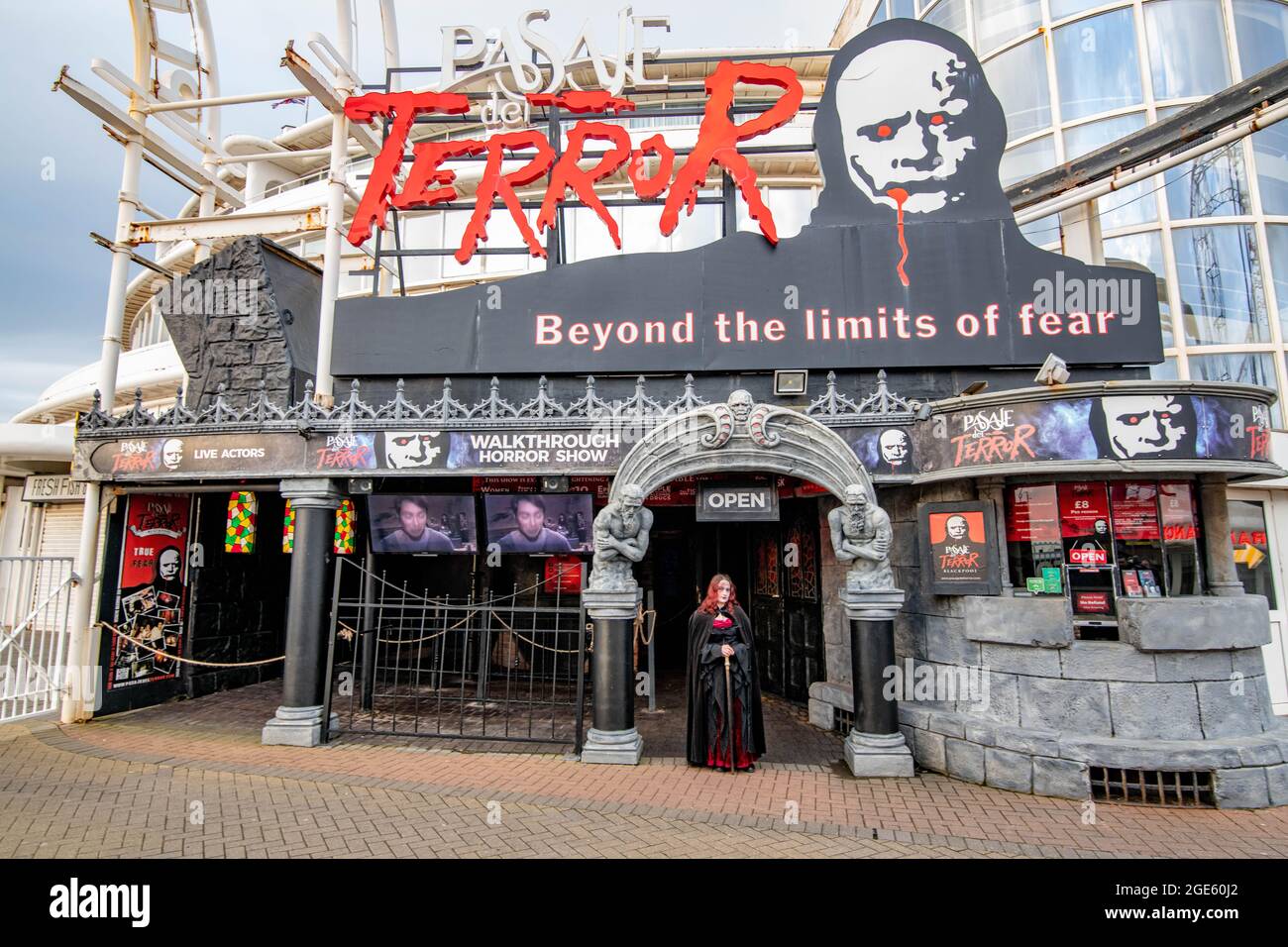 Blackpool Pleasure Beach Pepsi Max Big One, Icon Construction, Revolution, Ripleys und Pasaje Del Terror Stockfoto