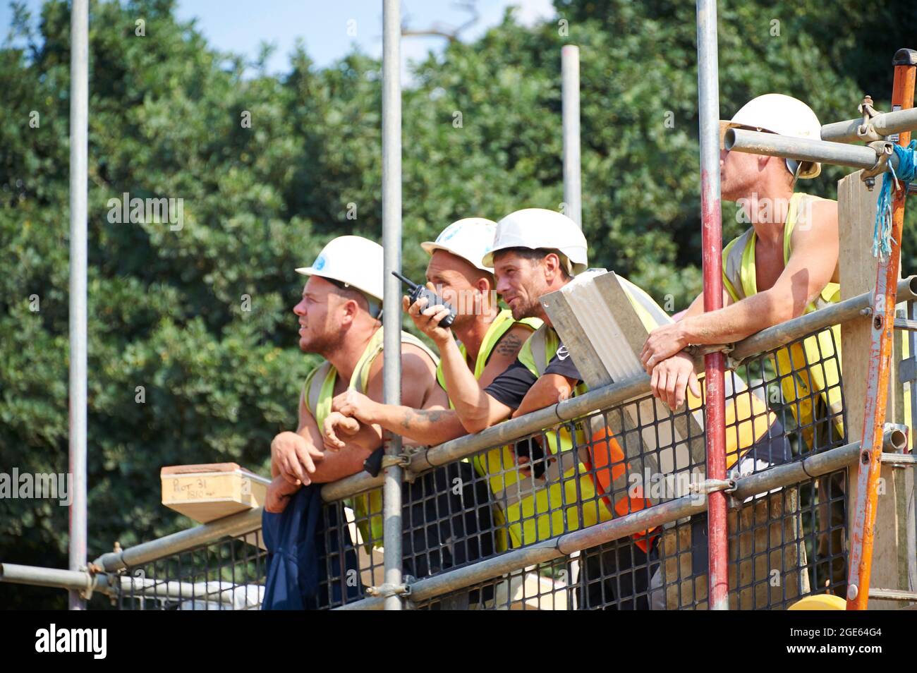 Bauarbeiter auf der britischen Baustelle Stockfoto